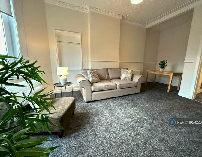 2 Bedroom Flat To Rent In Tollcross Road, Glasgow, G31