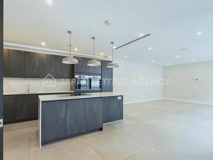 3 Bedroom Detached House To Rent In Amherst Road, London, W13