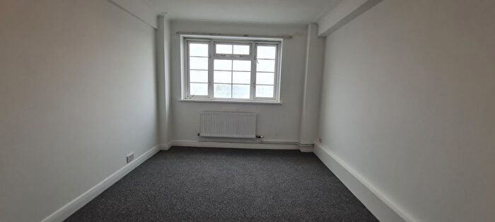 1 Bedroom Flat To Rent In Ashford Court, Ashford Road, Cricklewood, NW2