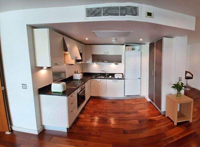 2 Bedroom Apartment To Rent In Elia St, London, N1