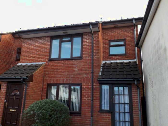 2 Bedroom Flat To Rent In Thamesmead Close, Gosport, PO12