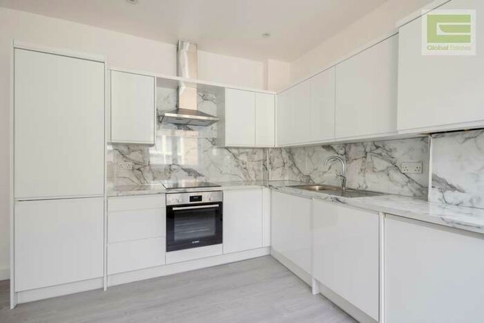 2 Bedroom Maisonette Flat To Rent In University Road, Collier's Wood, SW19