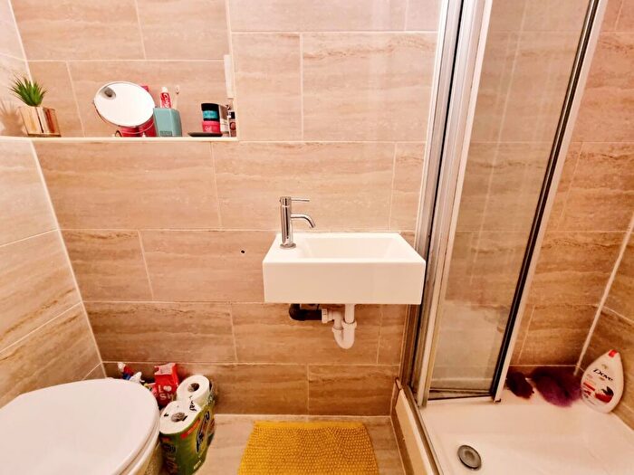 3 Bedroom Flat To Rent In St John's Way, Archway, N19