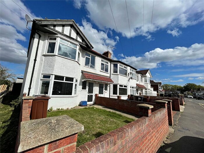 3 Bedroom End Of Terrace House To Rent In Clifford Road, Hounslow, Greater London, TW4