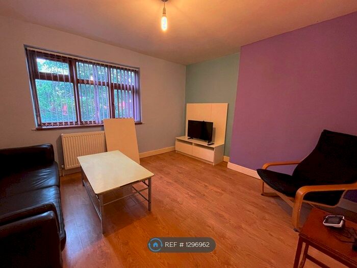 2 Bedroom Flat To Rent In Egerton Road, Manchester M14