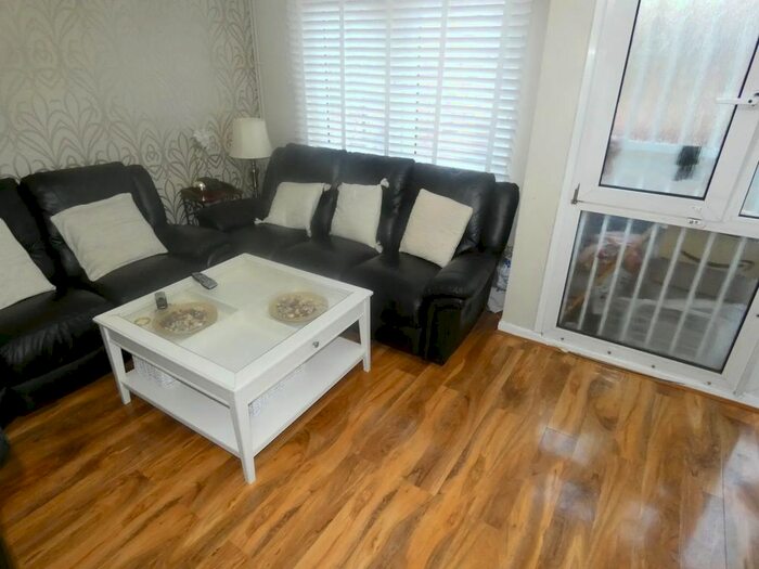 2 Bedroom Flat To Rent In Harmer Street, Gravesend, DA12