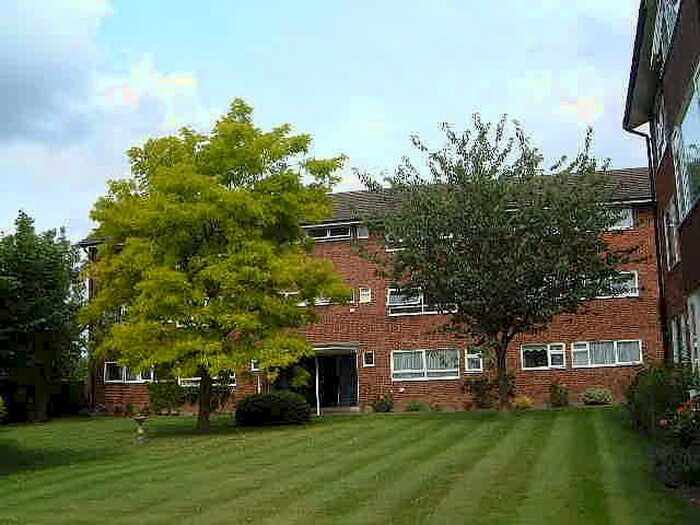 3 Bedroom Apartment To Rent In Bedroom Apartment St Floor In Guildford, GU1