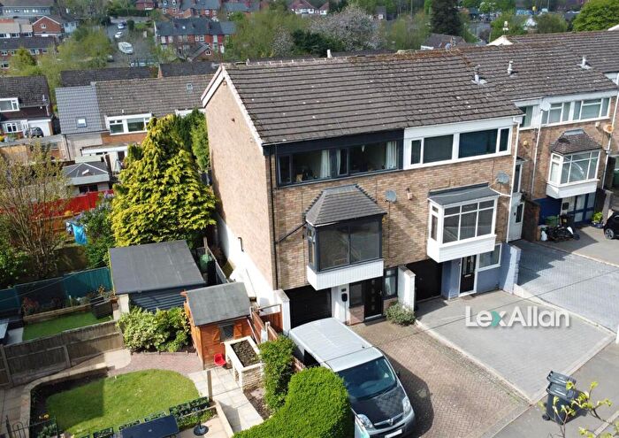 4 Bedroom Town House For Sale In Honeybourne Road, Halesowen, B63