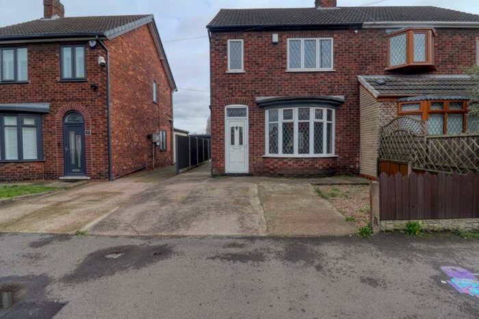 3 Bedroom Semi-Detached House To Rent In Warwick Road, Scunthorpe, DN16
