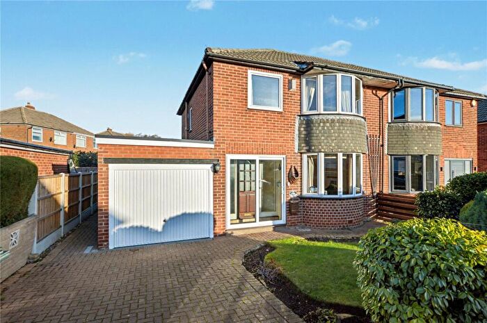 3 Bedroom Semi Detached House For Sale In Sandyacres Crescent, Rothwell, Leeds, West Yorkshire, LS26