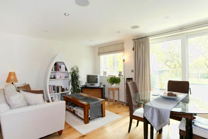 2 Bedroom Flat To Rent In Upper Richmond Road, London, SW15