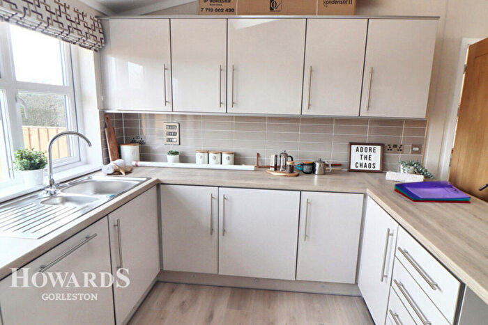 2 Bedroom Park Home For Sale In Belton Country Park, Stepshort, Belton, NR31