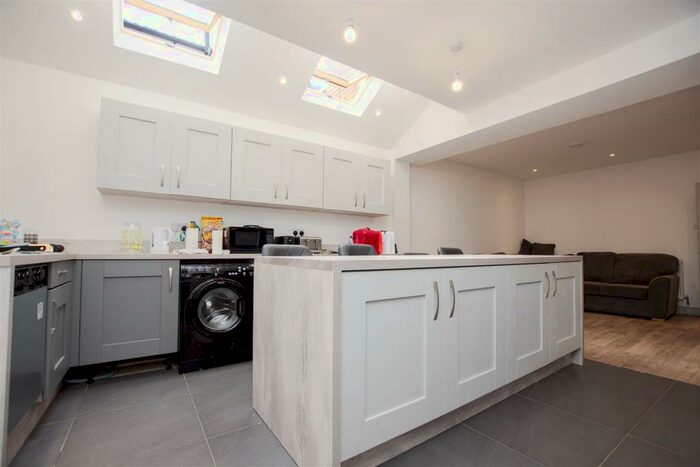 5 Bedroom House To Rent In Raddlebarn Road, Selly Oak, B29