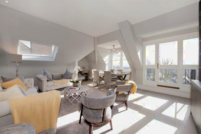 3 Bedroom Flat To Rent In Lyndhurst Road, London, NW3