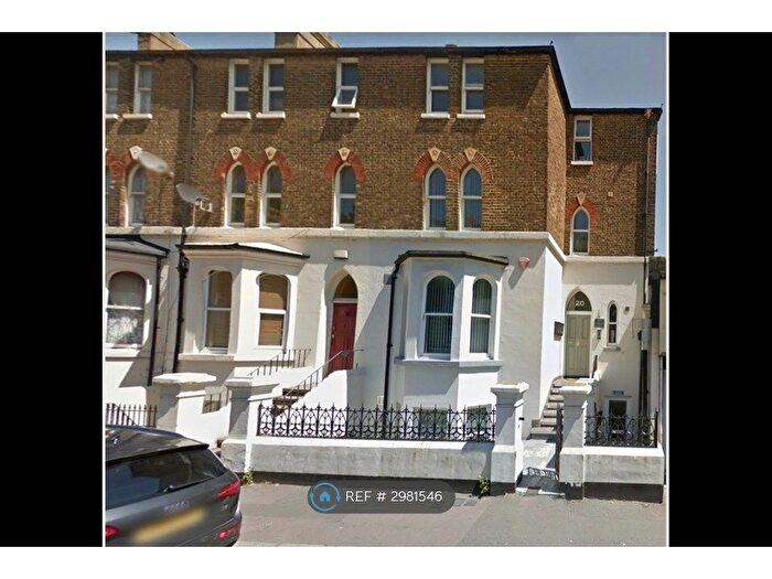 1 Bedroom Flat To Rent In New Pharos House, Dover, CT17