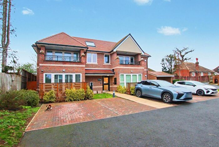 2 Bedroom Flat For Sale In Brock Villas, Orchard Rise, Shirley, CR0