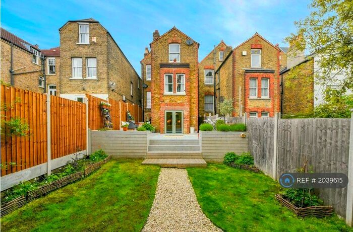 2 Bedroom Flat To Rent In Thornlaw Road, London, SE27