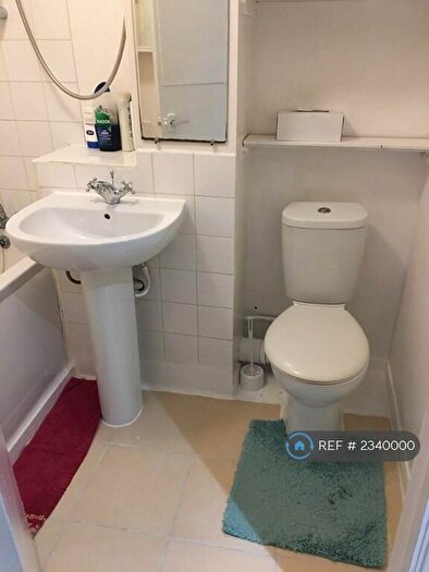 2 Bedroom Flat To Rent In Gurney Close, Barking, IG11