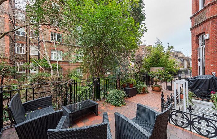 3 Bedroom Flat To Rent In Bina Gardens, London, SW5