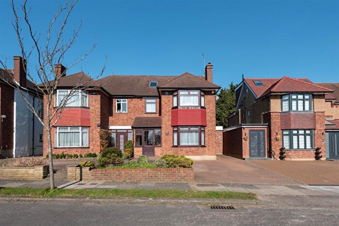 4 Bedroom Semi Detached House For Sale In Sheringham Avenue, Oakwood, London, N14