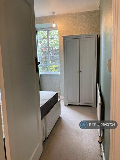 3 Bedroom Flat To Rent In Clissold Court, London, N4