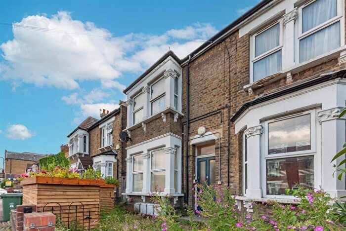 Studio To Rent In Carisbrooke Road, Walthamstow, E17