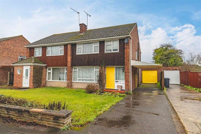 3 Bedroom House For Sale In Convent Road, Windsor, SL4