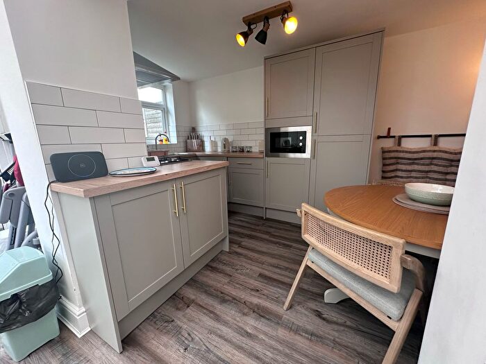 2 Bedroom Property To Rent In Castle Square, Abertawe, SA3