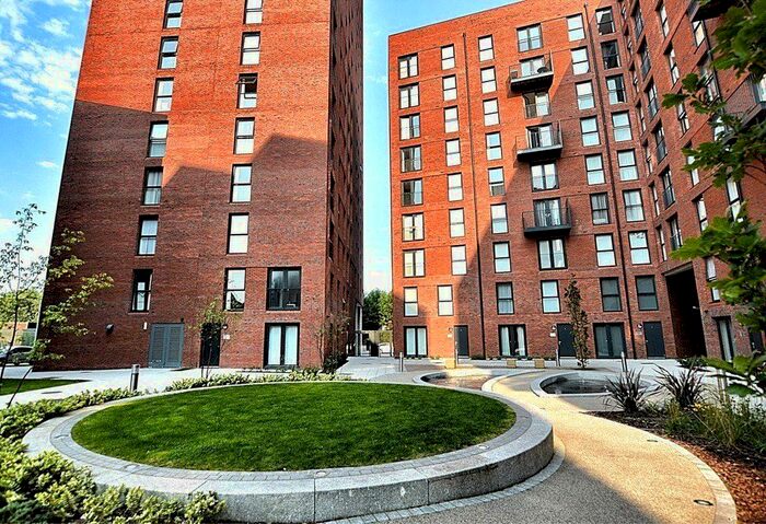 2 Bedroom Flat To Rent In Sillavan Way, Salford, Greater Manchester, M3