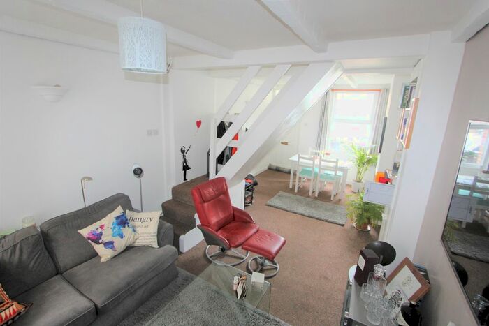 2 Bedroom Terraced House To Rent In Elmers Road, Woodside, SE25