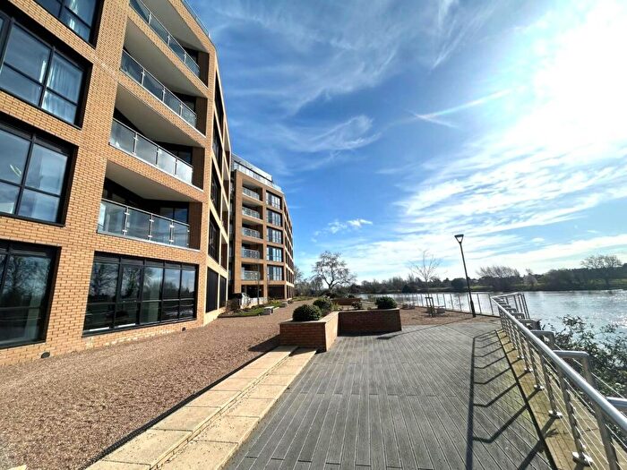 2 Bedroom Flat To Rent In Trent Lane, Nottingham, Nottinghamshire, NG2