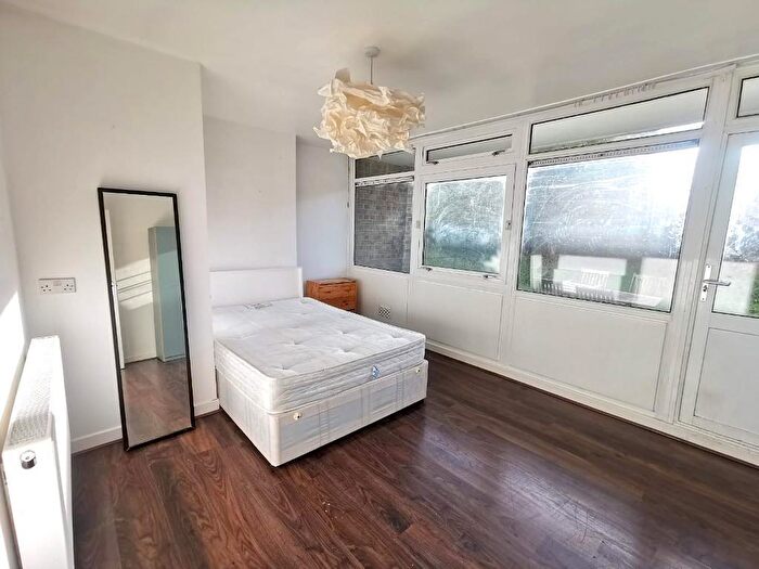 4 Bedroom Maisonette To Rent In Chapman Street, London, E1