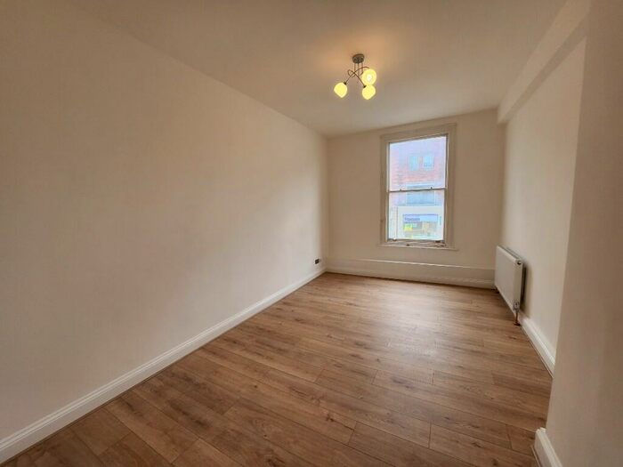2 Bedroom Apartment To Rent In Sylvester Path, London, E8