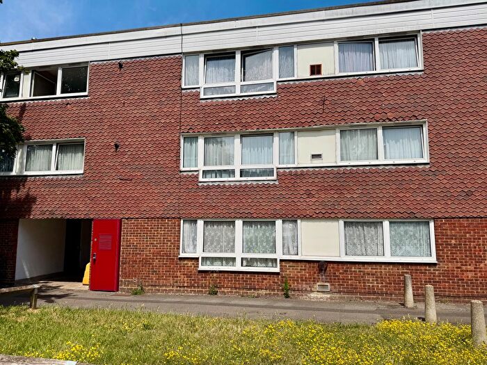 2 Bedroom Flat To Rent In Skinner Street, Gillingham, ME7
