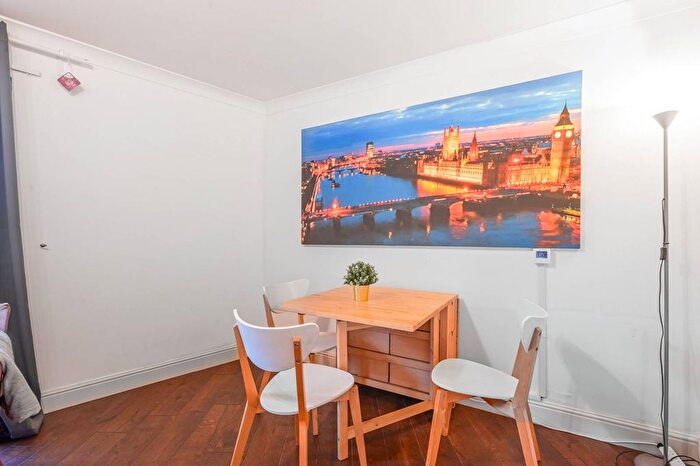 1 Bedroom Flat To Rent In Peninsula Court, Canary Wharf, London, E14