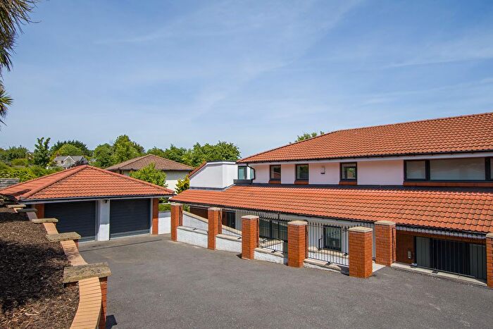 2 Bedroom Flat For Sale In Bay View, Old Barry Road, Penarth, CF64