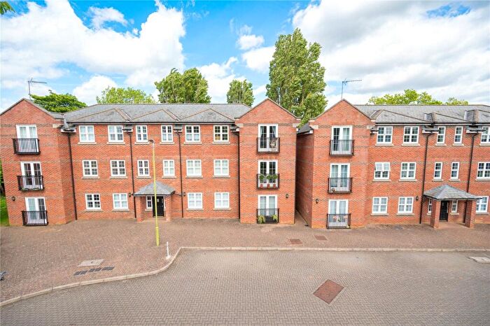 3 Bedroom Flat For Sale In Lime Tree Court, London Colney, St. Albans, Hertfordshire, AL2