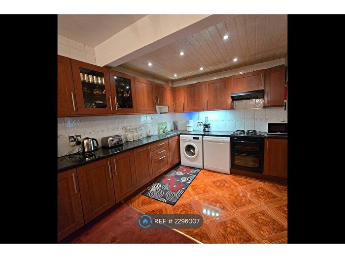 2 Bedroom Maisonette To Rent In Greenford, Greenford, UB6