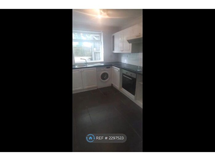 1 Bedroom Flat To Rent In Curtis Street, Swindon, SN1