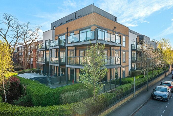 1 Bedroom Flat For Sale In Wharf Road, Guildford, Surrey, GU1