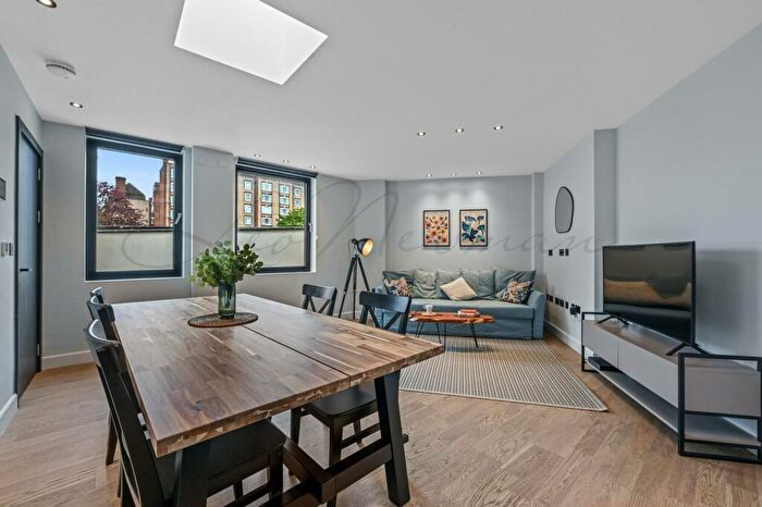 2 Bedroom Town House For Sale In Caversham Road, Kentish Town, NW5