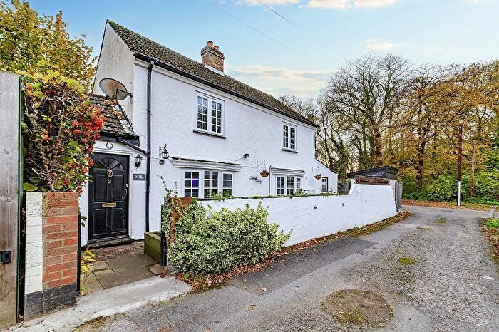 3 Bedroom Link Detached House For Sale In Bury Walk, Bedford, MK41