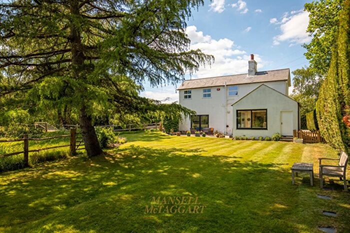 4 Bedroom Detached House For Sale In Turners Hill Road, Worth, RH10