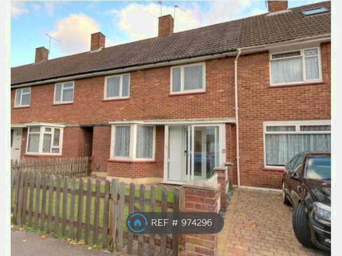 3 Bedroom Semi-Detached House To Rent In Newhouse Crescent, Watford, WD25