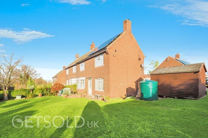3 Bedroom Semi-Detached House For Sale In Laycock Avenue, Doncaster, DN10