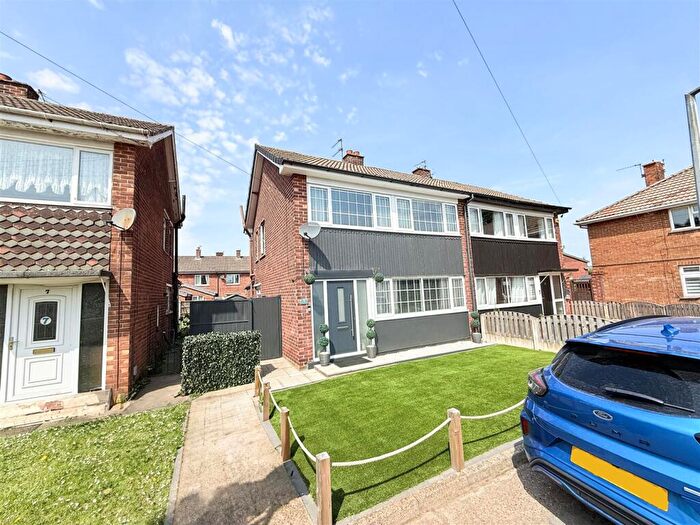3 Bedroom Semi Detached House For Sale In Athelstane Crescent, Edenthorpe, Doncaster, DN3