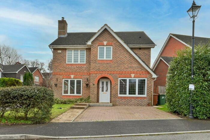4 Bedroom Detached House To Rent In Roman Way, Sutton, Carshalton, SM5