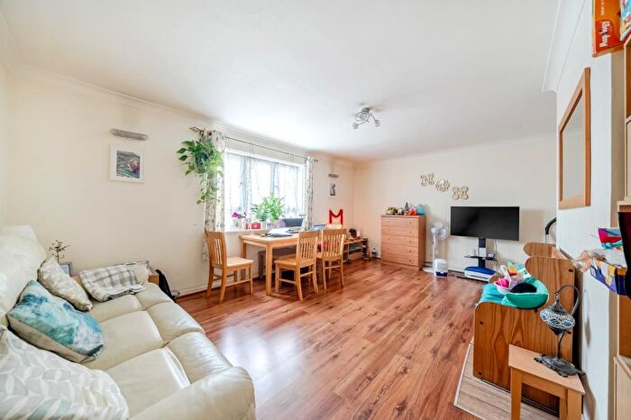 2 Bedroom Flat For Sale In Lampton Road, Hounslow, TW3