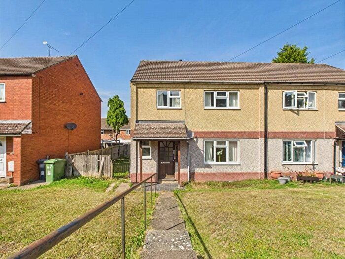 3 Bedroom Semi-Detached House For Sale In Rydal Close, Worcester, Worcestershire, WR4