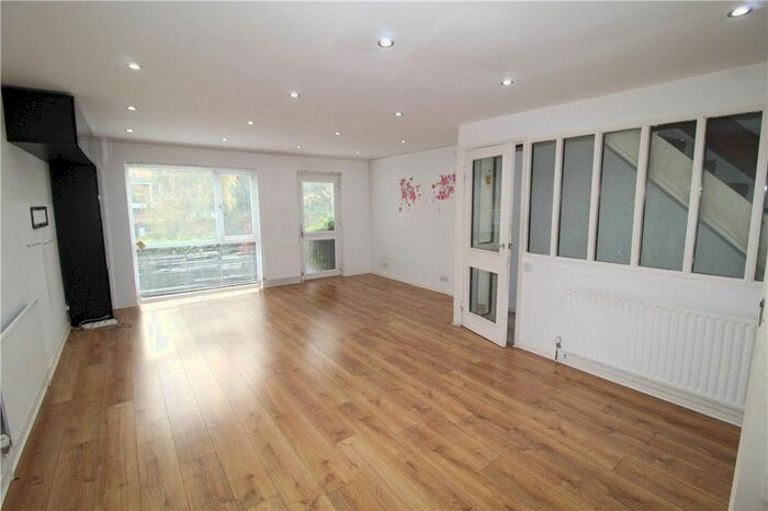 4 Bedroom End Of Terrace House To Rent In Deans Close, Croydon, CR0